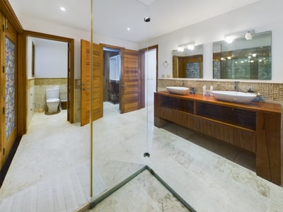 Luxury Villa Photo #42