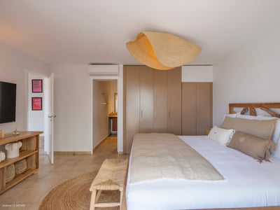 Luxury Villa Photo #24