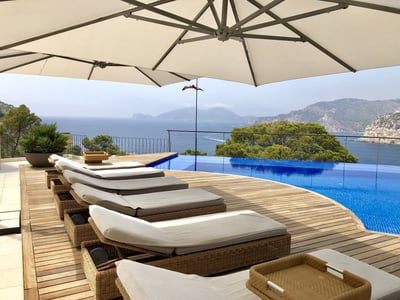 Luxury Villa Photo #3
