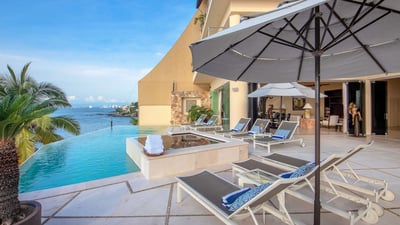 Luxury Villa Photo #8