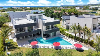 Luxury Villa Photo #2