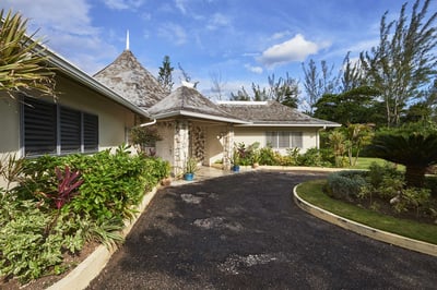 Luxury Villa Photo #6