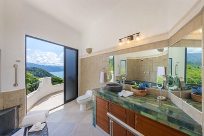 Luxury Villa Photo #35
