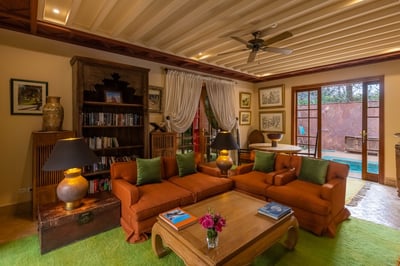 Luxury Villa Photo #23