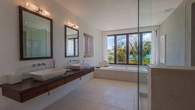 Luxury Villa Photo #24