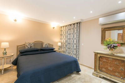 Luxury Villa Photo #40