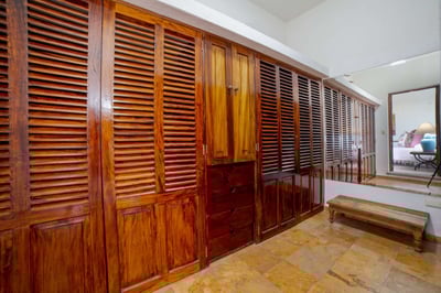 Luxury Villa Photo #25