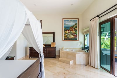 Luxury Villa Photo #28