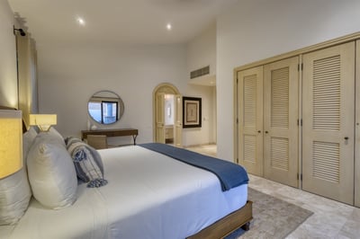 Luxury Villa Photo #35