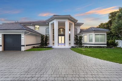Luxury Villa Photo #6