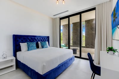 Luxury Villa Photo #48