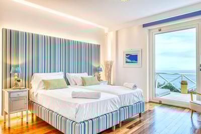 Luxury Villa Photo #31