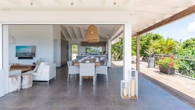 Kitchen & Dining Area