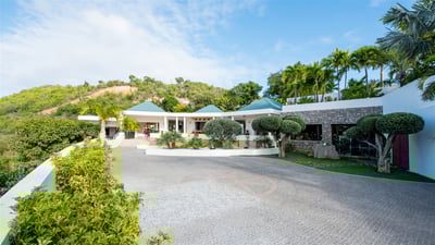 Luxury Villa Photo #2