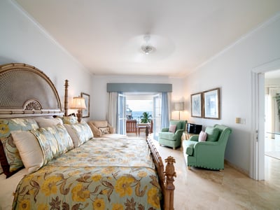 Luxury Villa Photo #8