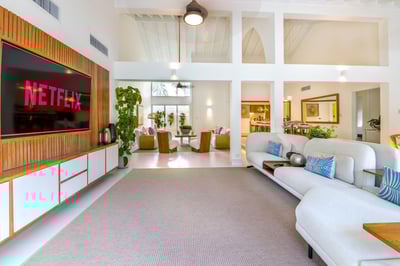 Luxury Villa Photo #9