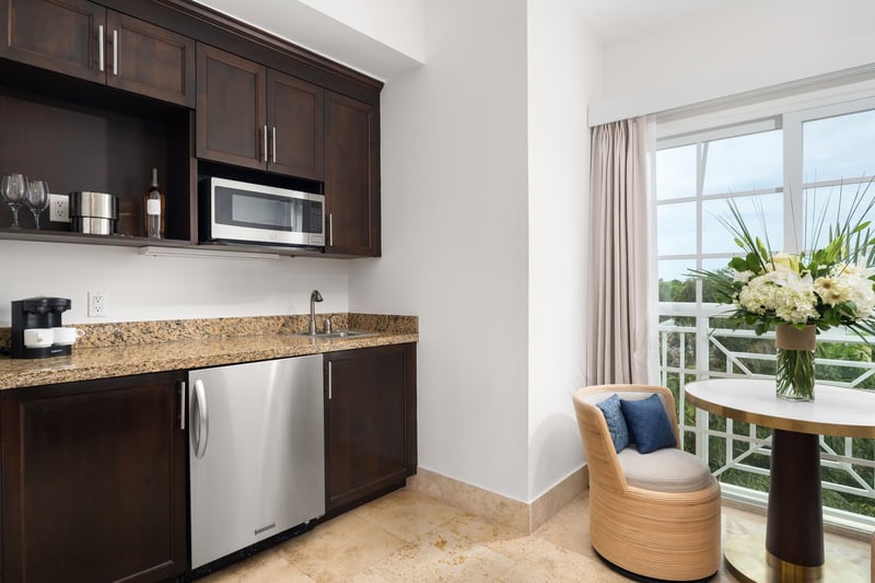 2 BDM Deluxe Oceanfront Suite at Windsong Resort