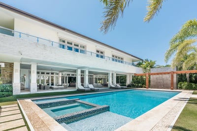 Luxury Villa Photo #6