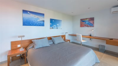 Bedroom 2: King size bed, air conditioning, HD-TV, Dish Network, dressing room, programmable safe. A