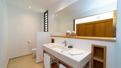 Luxury Villa Photo #34