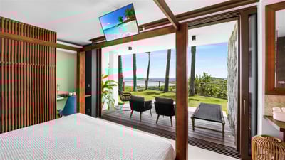 Bedroom 3: Located on the lower level. King size bed, air conditioning, dressing room, safe. Adjoini