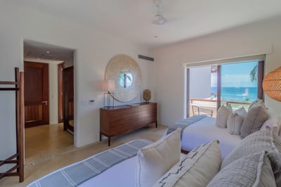 Luxury Villa Photo #37