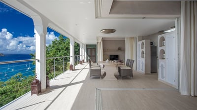 Kitchen & Dining Area