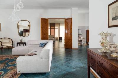 Luxury Villa Photo #23