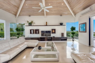 Luxury Villa Photo #17