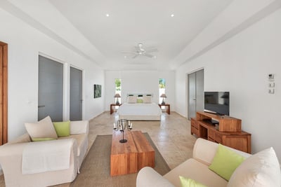 Luxury Villa Photo #36