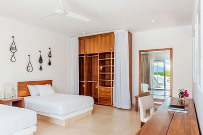 Luxury Villa Photo #30