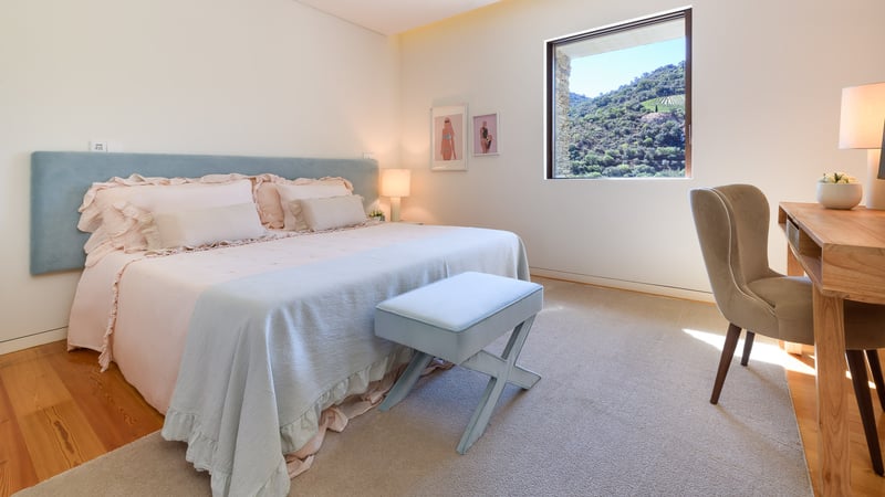 Douro Riverfront Villa