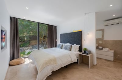 Luxury Villa Photo #19