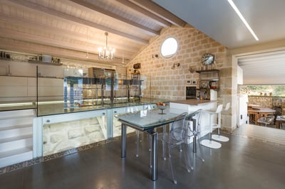 Luxury Villa Photo #32