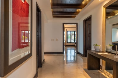 Luxury Villa Photo #26