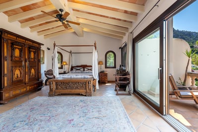 Luxury Villa Photo #16