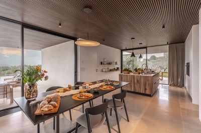 Luxury Villa Photo #9
