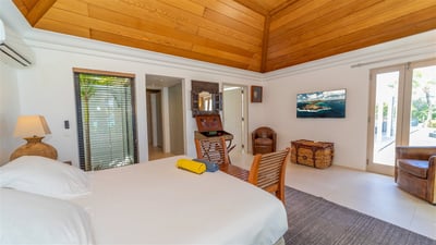 Luxury Villa Photo #50