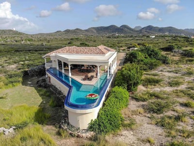 Luxury Villa Photo #4