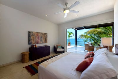Luxury Villa Photo #33