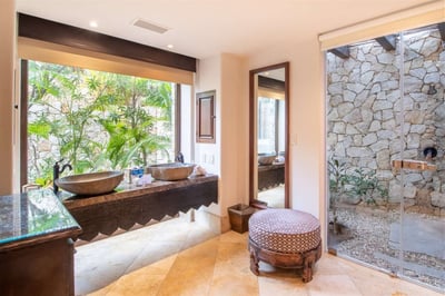 Luxury Villa Photo #47