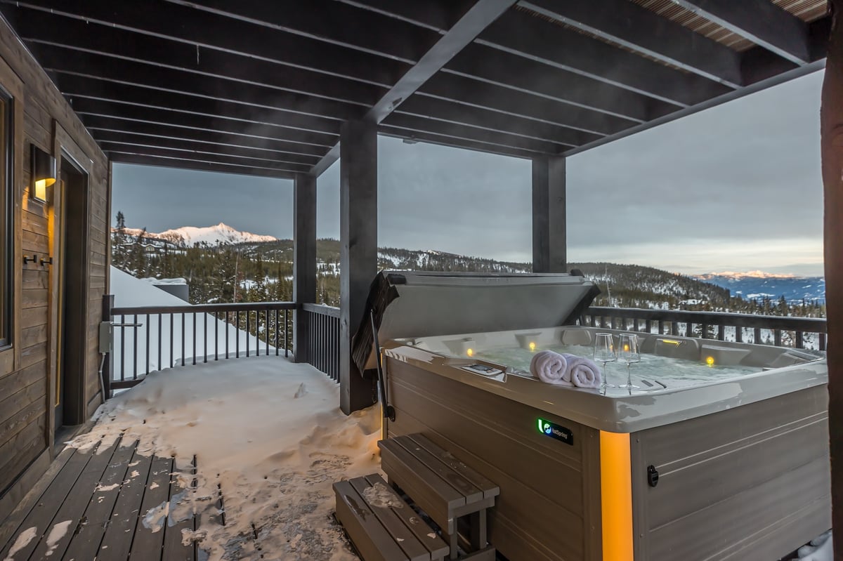 22 Lower Cascade Ridge