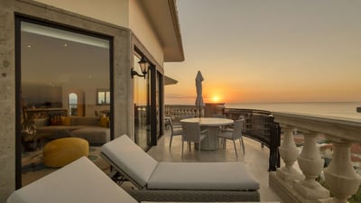 Luxury Villa Photo #6
