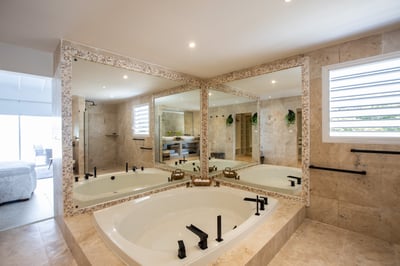 Luxury Villa Photo #39