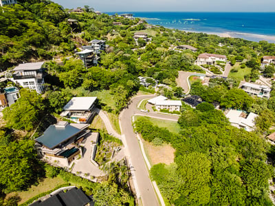 3 minutes drive from the beach
