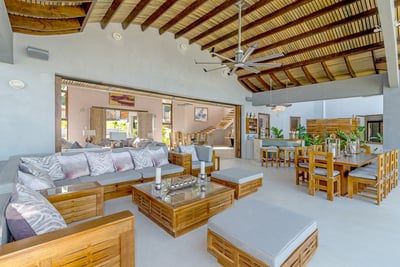 Luxury Villa Photo #26