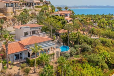 Luxury Villa Photo #8