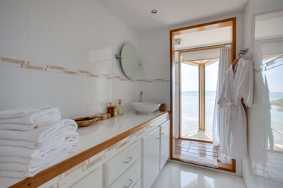 Luxury Villa Photo #30