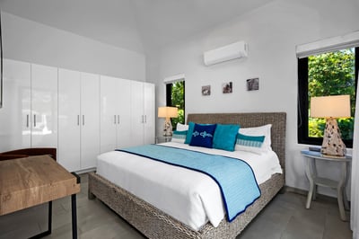Luxury Villa Photo #17