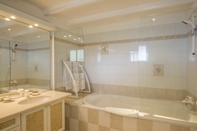 Luxury Villa Photo #30